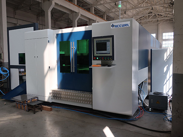 Máy cắt Laser 3000W với bộ thay đổi Pallet kép