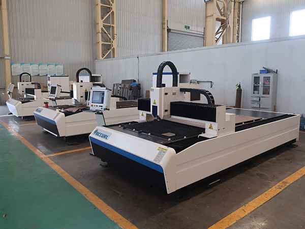 CNC Laser Sản xuất 1000w 2000w 3kw Máy cắt laser sợi kim loại được bảo vệ