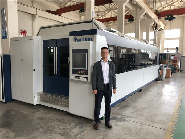 Cắt laser tấm kim loại bằng máy cắt ống Profile 3000mm chuck khí nén 6m